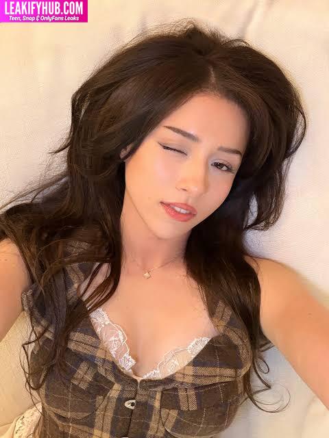 pokimane photo 6