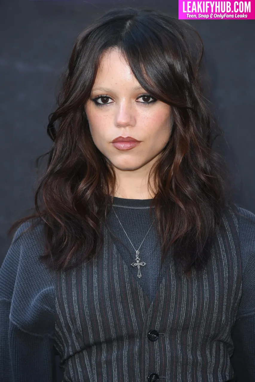 Jenna Ortega photo 11