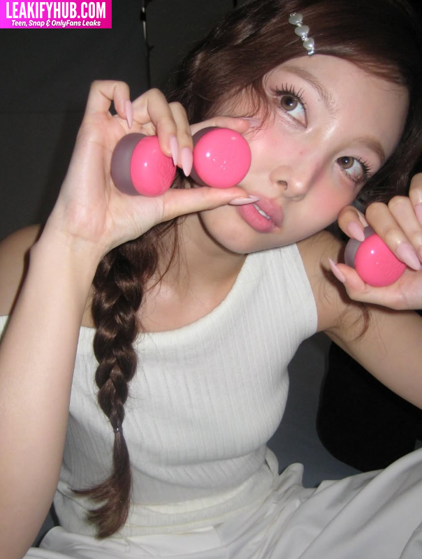 Nayeon photo 3
