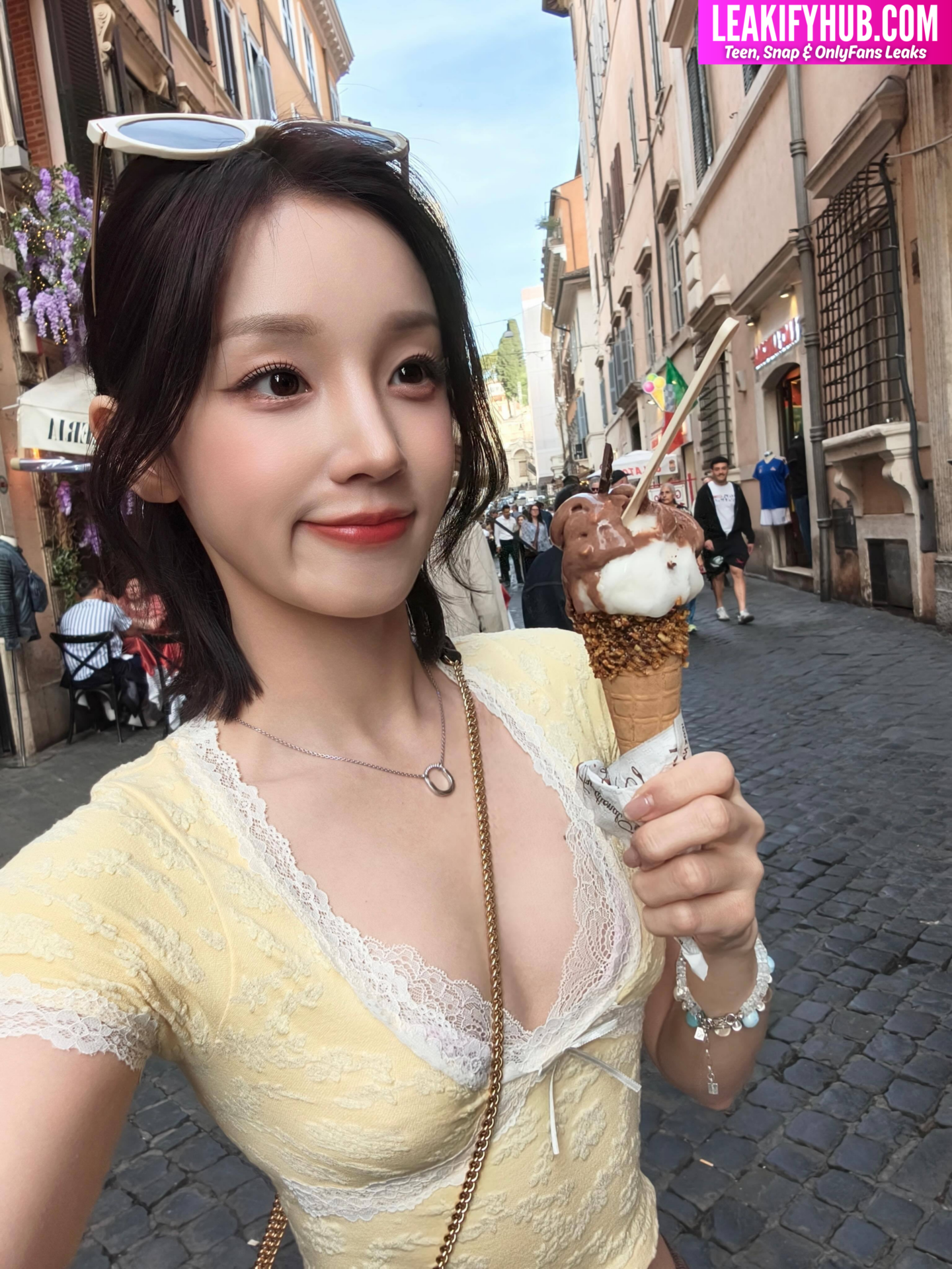 Yuqi photo 3
